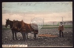 Bauer m Pferden Acker Hintergrund Fabrik 1905