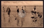 Spielende Kinder am Strand 1907